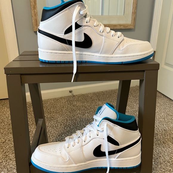 Air Jordan 1 Mid Laser Blue main image 6